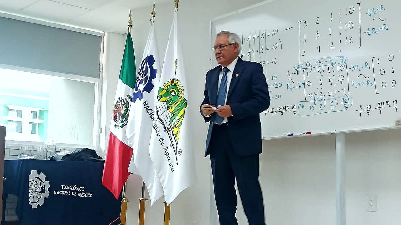 Dicta Ramón Jiménez López, clase magistral de matemáticas en TecNM Apizaco